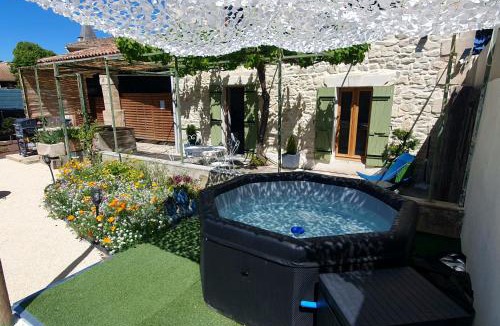 Saze House | Sous La Treille