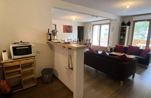 Sers Apartment | South-facing apartment that sleeps 8, with Wi-Fi