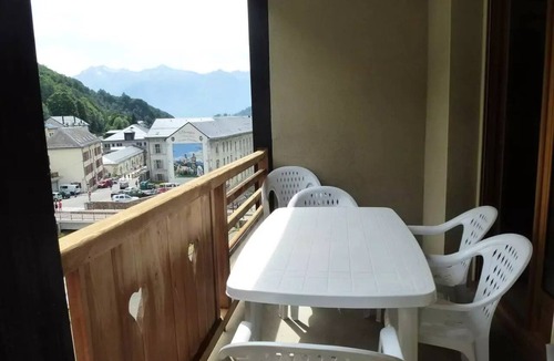 Sers Apartment | South-facing apartment that sleeps 8, with Wi-Fi