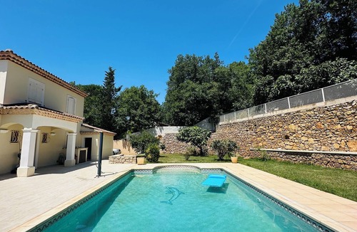 Brignoles Condo | South-facing villa with pool and jacuzzi for an unforgettable stay.
