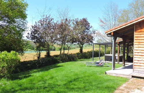 Peyrusse-Grande House | Spa JACUZZI privatif- Piscine en été - Clim - Chalet Cèdre - Gers - Occitanie
