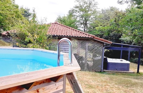Peyrusse-Grande House | Spa JACUZZI privatif- Piscine en été - Clim - Chalet Cèdre - Gers - Occitanie