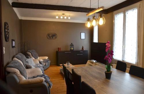 Verdun Apartment | Spacieux - LITERIE HAUT DE GAMME - Billard - Fléchette -TV 65" - Netflix - Amazon Prime- LIT KING SIZE - 4 chambres - Jeux enfants - Terrasse - Barbecue - Géré par Presta-Zen'Services- Chez Aline