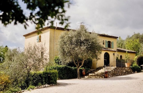 Saint-Cezaire-sur-Siagne Villa | Spacious 6-bedroom villa with AC, Pool and Independent Cottage
