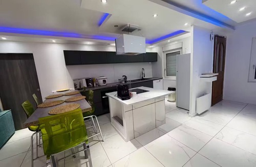 Epernay House | Spacious 4-bedroom house in amazing Épernay with AC