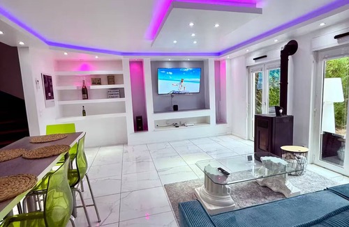 Epernay House | Spacious 4-bedroom house in amazing Épernay with AC
