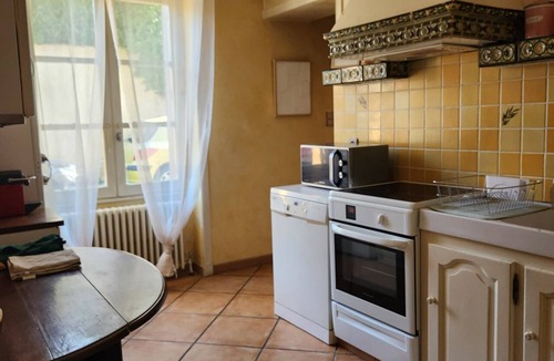 Charly House | Spacious 4-bedroom house with a large, tree-lined garden