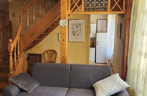 Charly House | Spacious 4-bedroom house with a large, tree-lined garden