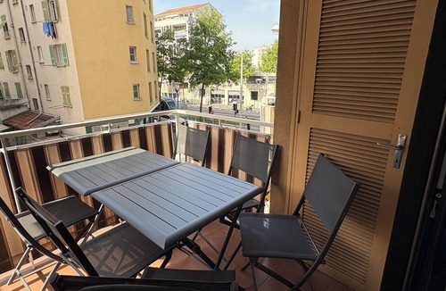 Saint-Roch Apartment | Spacious 4P Family renovated 2025