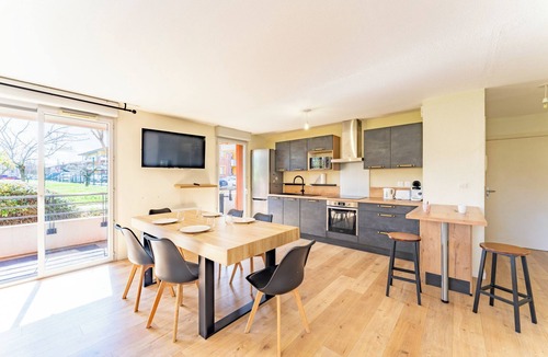 Lalande-Grand Selve Apartment | Spacious 5-Bedroom Apartment in North Toulouse—Parking, Fiber Optic Internet, and a Quiet Location