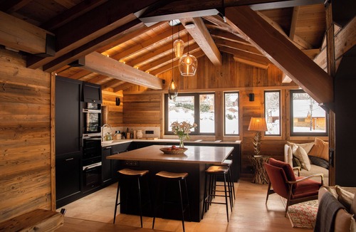 Chamonix-Mont-Blanc Ski Chalet | Spacious Alpine Haven | Edge of Beginner Slopes | Flexible Duration | up to 16pp