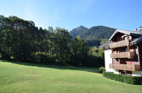 Bernex Apartment | Spacious apartment near ski slopes, Bernex