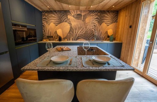 Les Bossons Ski Chalet | Spacious Chalet | View | Jacuzzi | Fireplace | BBQ