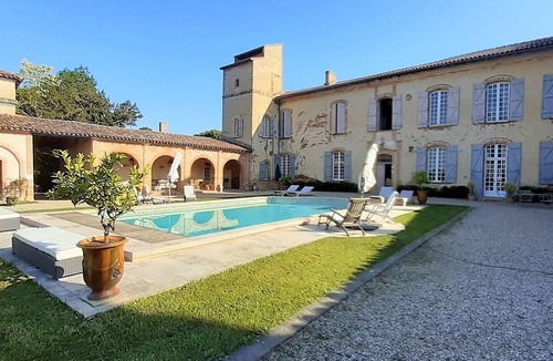 Issus House | Spacious chateau in fabulous Issus with swimming pool and tennis, WiFi