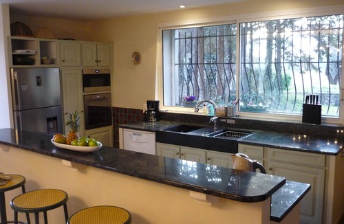 Lambesc House | Spacious family villa Provence | 7 bedroom, heated pool, pet-friendly. Aix 25min