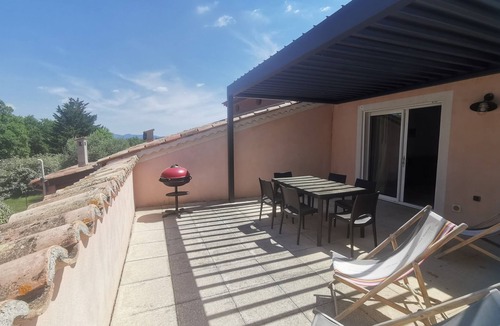 Sainte-Croix-du-Verdon Apartment | Spacious apartment near Lake Sainte-Croix, surrounded by truffle oaks.
