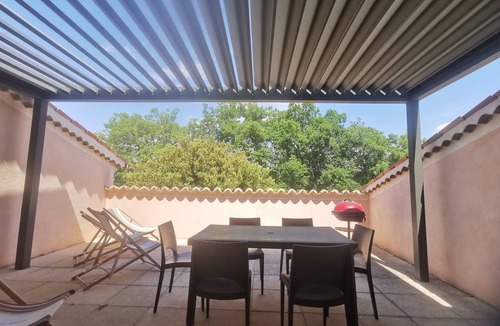 Sainte-Croix-du-Verdon Apartment | Spacious apartment near Lake Sainte-Croix, surrounded by truffle oaks.