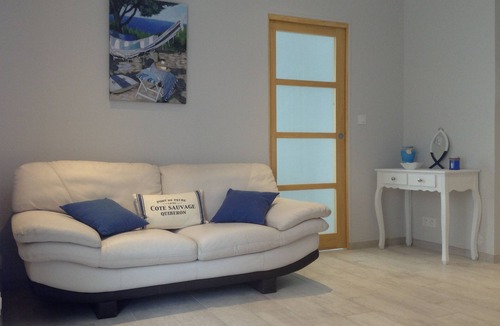 Courtoisville-Sillon-Moka Apartment | Spacious ground floor apartment with enclosed garden facing south