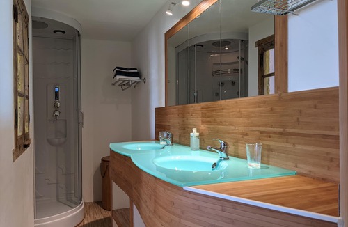 Montaillou Bed & Breakfast | Spacious guest room with mountain views