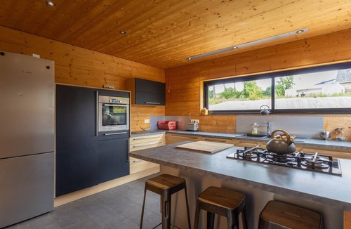 Gommenec'h House | Spacious Holiday Home 'La Cafoutche X X L' with Private Terrace, Shared Garden & Wi-Fi