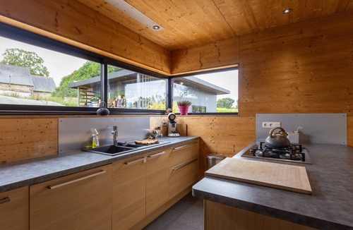 Gommenec'h House | Spacious Holiday Home 'La Cafoutche X X L' with Private Terrace, Shared Garden & Wi-Fi