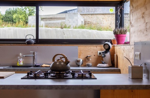 Gommenec'h House | Spacious Holiday Home 'La Cafoutche X X L' with Private Terrace, Shared Garden & Wi-Fi