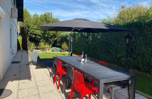 Dinoze House | Spacious house with private garden and WIFI, near Épinal