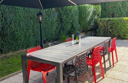 Dinoze House | Spacious house with private garden and WIFI, near Épinal