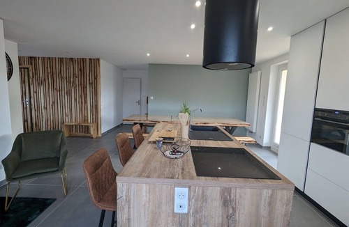Chaumousey Cottage | Spacious lodge near lake with spa, play area, wifi and varied activities