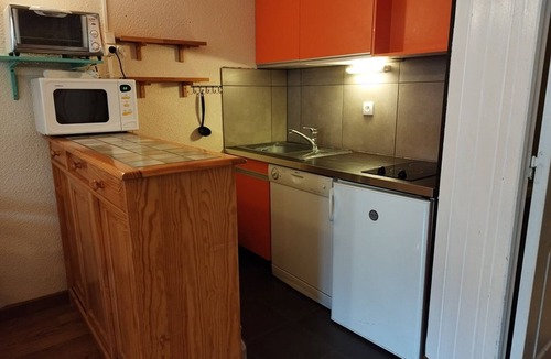 Orcieres-Merlette Apartment | Spacious Studio for 6, Ski-In/Ski-Out, Near Shops & Sports Center in Orcières