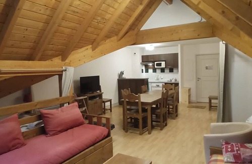 Ustou Apartment | Spacious studio/loft, ideal for families. The charm of exposed beams and wood.