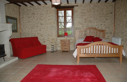 Aignan House | Spacious, tranquil Gascon farmhouse in Gers with pool/WiFi, sleeps 8