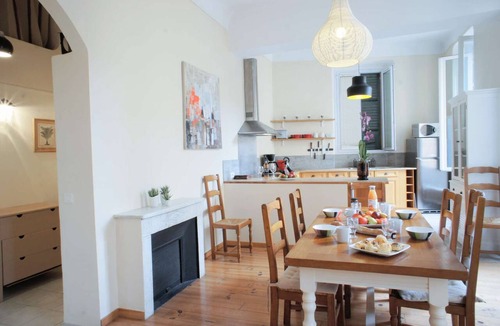 Old Town Apartment | Spacious Two-Bedroom Apartment - Cours Saleya Near Sea