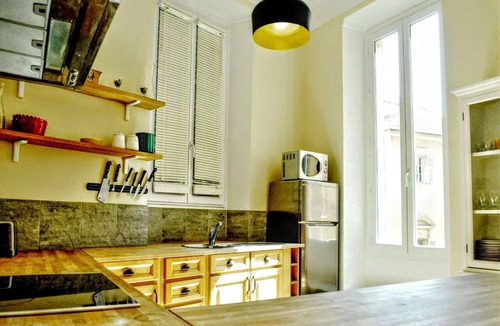 Old Town Apartment | Spacious Two-Bedroom Apartment - Cours Saleya Near Sea