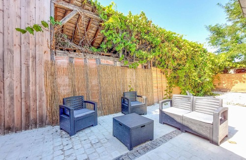 Jagée House | Spend an unforgettable vacation in this inviting vacation home with wellness.