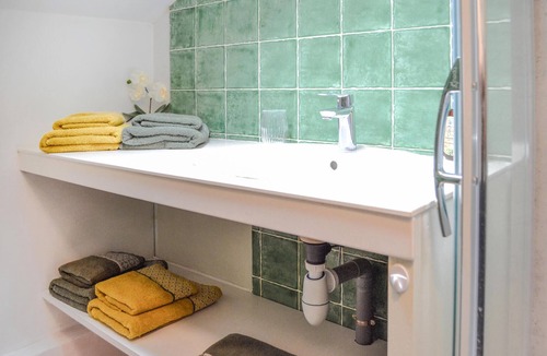 Courties House | Spend your family vacation in this charming and spacious vacation home with swimming pool.