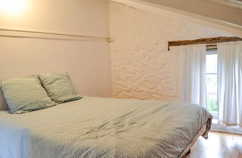 Courties House | Spend your family vacation in this charming and spacious vacation home with swimming pool.
