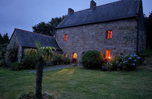 Plounerin Villa | Splendide MANOIR - Proche plages - 4 chambres - 3sdb - 8 pers - WIFI