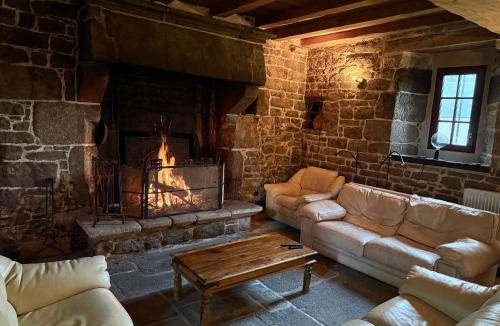 Plounerin Villa | Splendide MANOIR - Proche plages - 4 chambres - 3sdb - 8 pers - WIFI