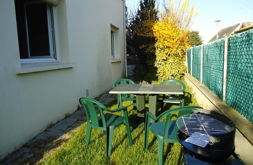 Le Rosais-La Flourie Apartment | St Malo, T2 (65m2), on the ground floor of an owner-occupied house.
