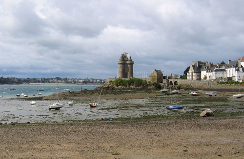 Le Rosais-La Flourie Apartment | St Malo, T2 (65m2), on the ground floor of an owner-occupied house.