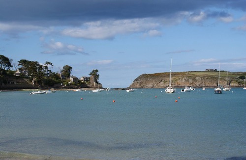 Le Rosais-La Flourie Apartment | St Malo, T2 (65m2), on the ground floor of an owner-occupied house.