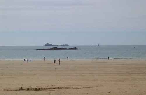 Le Rosais-La Flourie Apartment | St Malo, T2 (65m2), on the ground floor of an owner-occupied house.