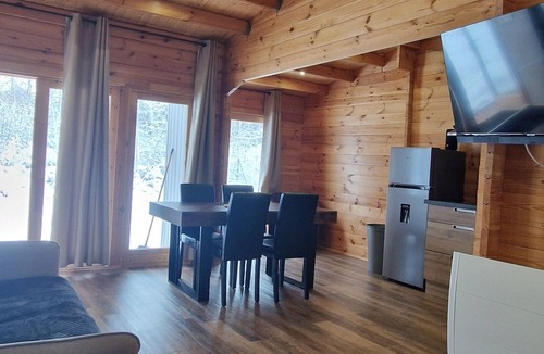 Mesnil Sous Les Cotes Ski Chalet | Stani@illan chalets/jacuzzi