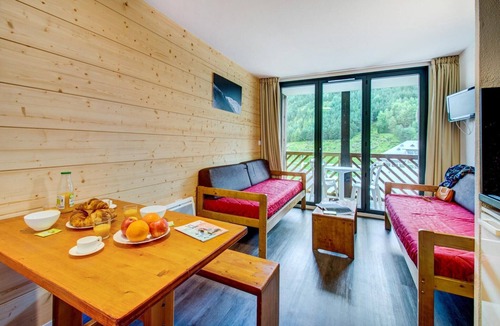 Peyragudes Apartment | Stay for 6 in the High Pyrenees
