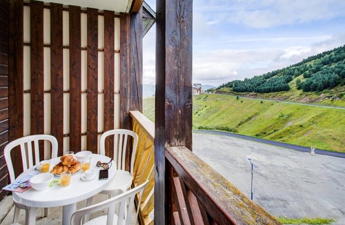 Peyragudes Apartment | Stay for 6 in the High Pyrenees