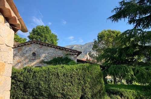 Cipieres House | Steinhaus Garten und Blick auf die Berge by Interhome