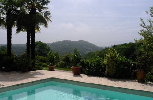 Gan Cottage | Stone house 1850, sleeps 4 with heated pool, 3-hectare property
