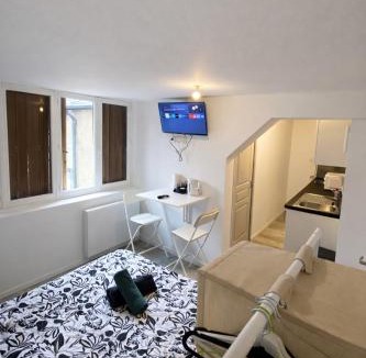 Old Town Apartment | Studio Élie Cosy et lumineux, 5 min gare