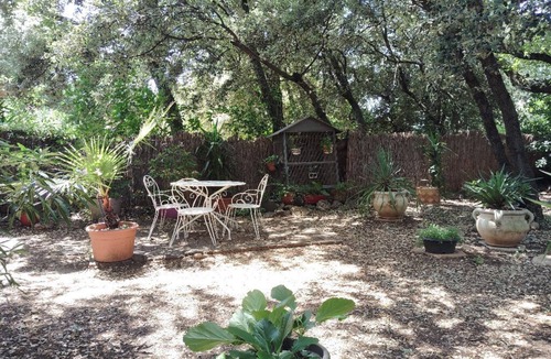 Rochefort-du-Gard Apartment | STUDIO 15 min from Pont du Gard and Avignon—swimming and canoeing—1 hour from the sea and mountains